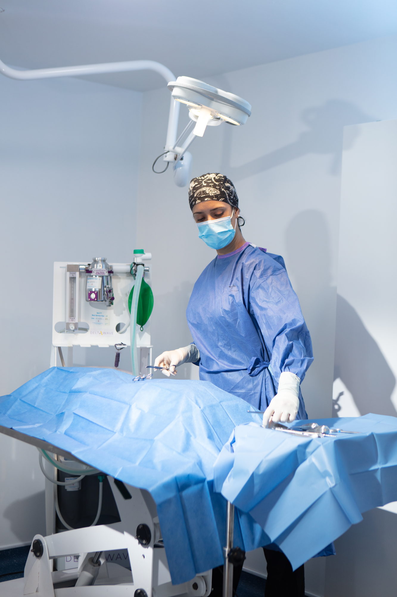 Alba Troya operating in theatre